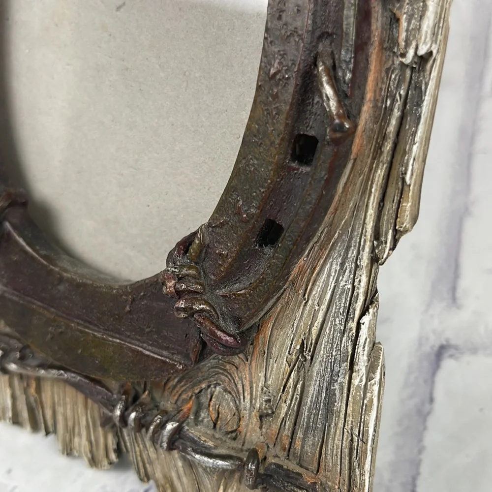 Rustic Horseshoe Picture Frame Barbed Wire Resin and Metal Back Stand Western